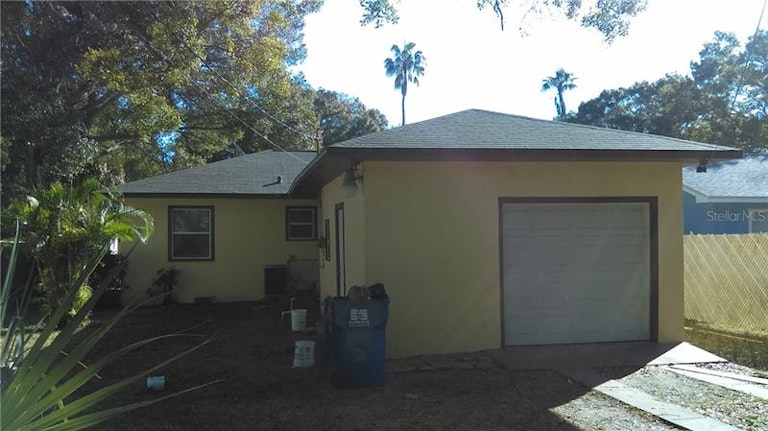 Photo 3 of 16 - 2435 10th St S, Saint Petersburg, FL 33705