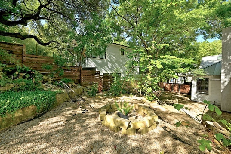 Photo 26 of 28 - 1207 Alta Vista Ave, Austin, TX 78704