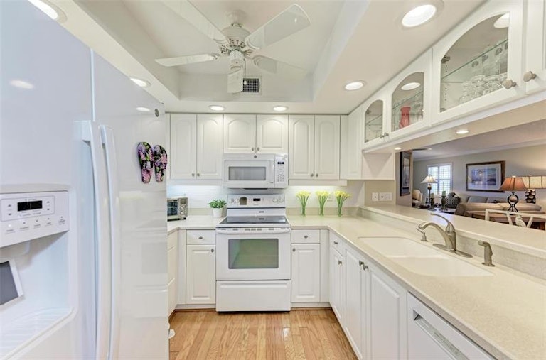 Photo 11 of 56 - 1247 Edgewater Cir #1247, Bradenton, FL 34209