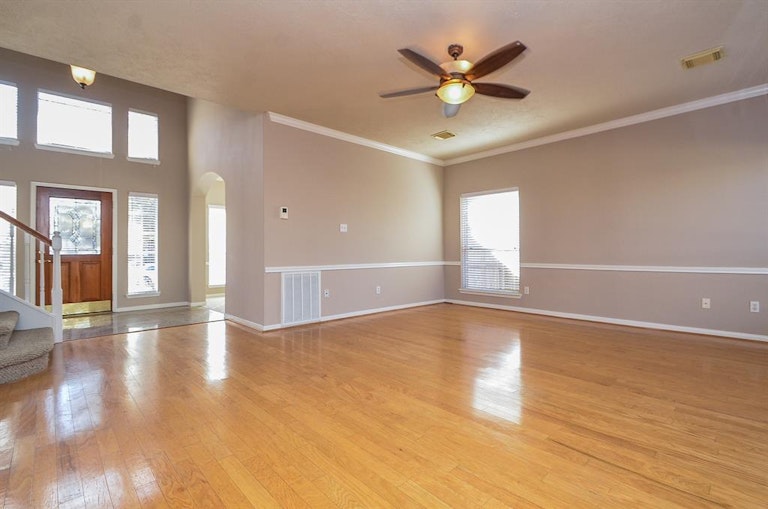 Photo 13 of 34 - 14810 Winterfair Dr, Houston, TX 77082