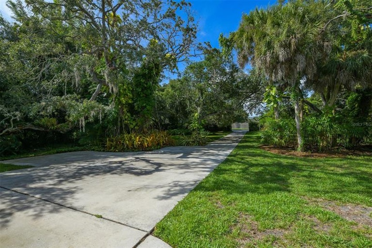 Photo 6 of 57 - 3711 Meridale Rd, Sarasota, FL 34238