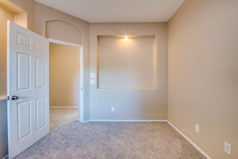 Photo 5 of 29 - 337 W Reeves Ave, San Tan Valley, AZ 85140