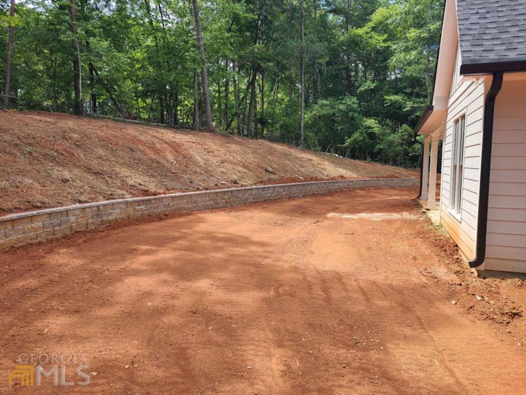 Photo 10 of 32 - 6011 Tradewinds Cv, Gainesville, GA 30506
