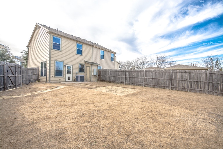 Photo 6 of 34 - 10749 Traymore Dr, Fort Worth, TX 76244