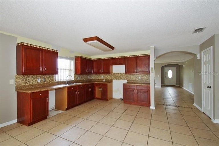 Photo 9 of 23 - 12925 Los Alamitos Ct, Orlando, FL 32837