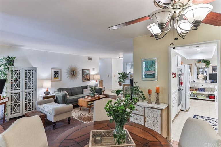 Photo 15 of 54 - 222 N Rose St #208, Burbank, CA 91505