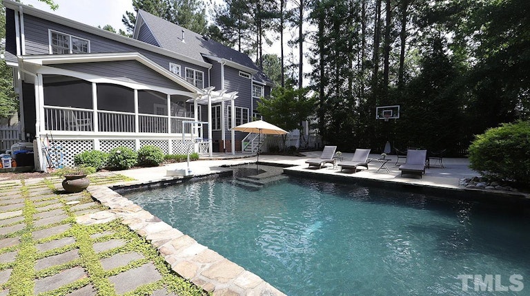 Photo 35 of 47 - 284 Elmcrest Dr, Holly Springs, NC 27540