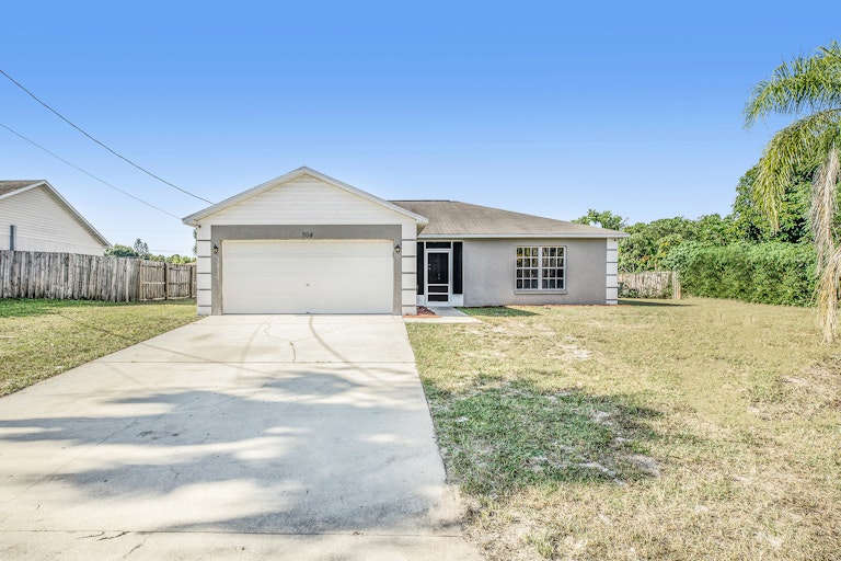 Photo 1 of 15 - 304 Arrowroot Rd, Eagle Lake, FL 33839