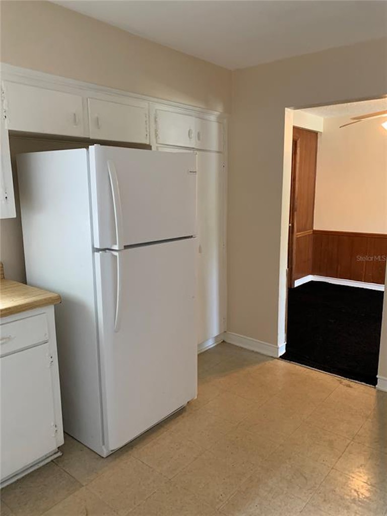 Photo 9 of 33 - 4107 Robbins Ave, Orlando, FL 32808