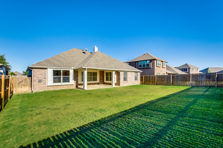 Photo 5 of 29 - 1204 Ponderosa Dr, Aubrey, TX 76227