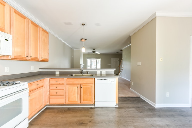 Photo 7 of 21 - 50406 Governors Dr, Chapel Hill, NC 27517