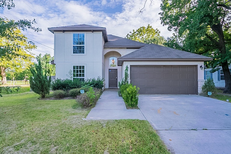 Photo 1 of 32 - 901 Grenshaw St, Houston, TX 77088