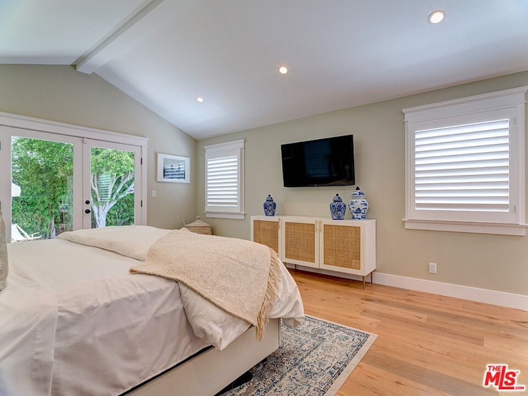 Photo 11 of 26 - 7404 Kentwood Ave, Los Angeles, CA 90045