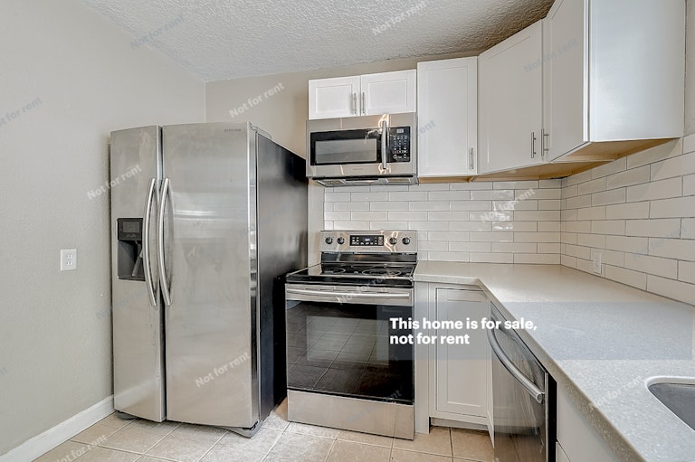 Photo 19 of 28 - 2408 Ridgewood Rd, Jacksonville, FL 32207