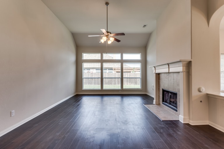 Photo 5 of 36 - 2265 Riviera Dr, Little Elm, TX 75068