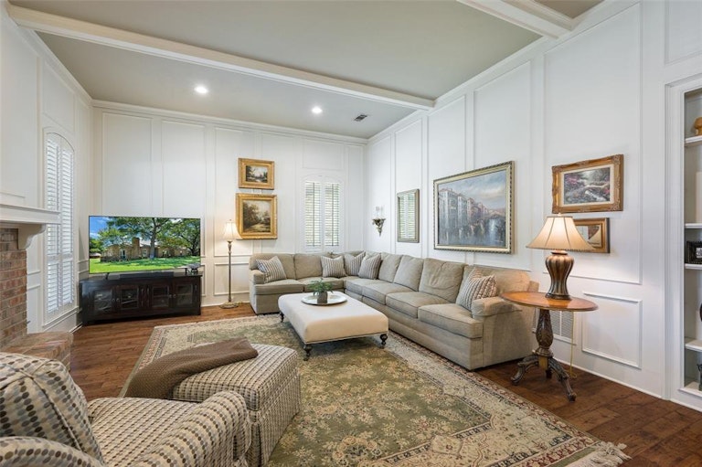 Photo 11 of 40 - 7336 Williamswood Dr, Dallas, TX 75252