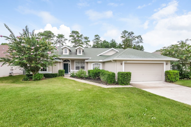 Photo 1 of 27 - 2207 Wolf Ridge Ln, Mount Dora, FL 32757