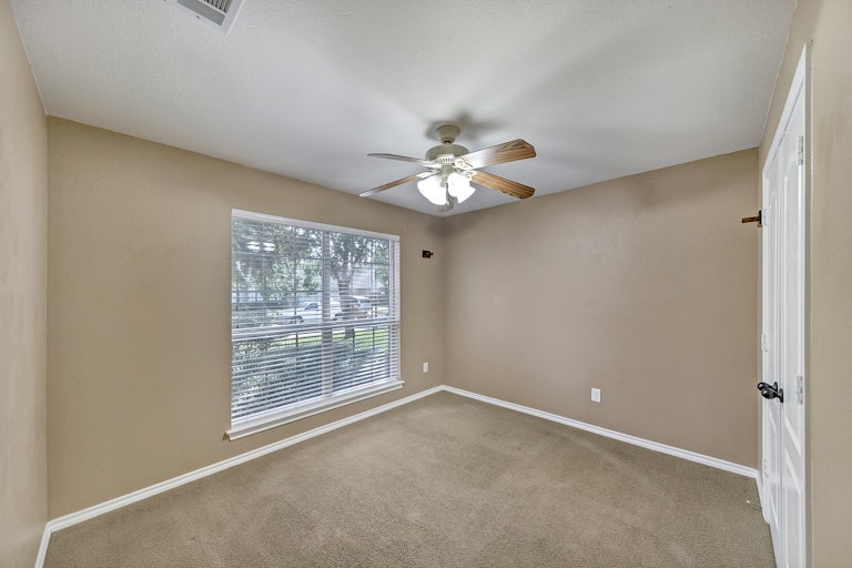 Photo 24 of 28 - 2225 Park Hurst Dr, Arlington, TX 76001