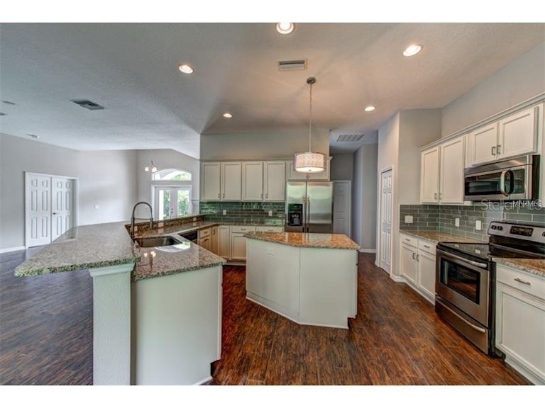 Photo 9 of 25 - 5820 Denison Dr, Venice, FL 34293