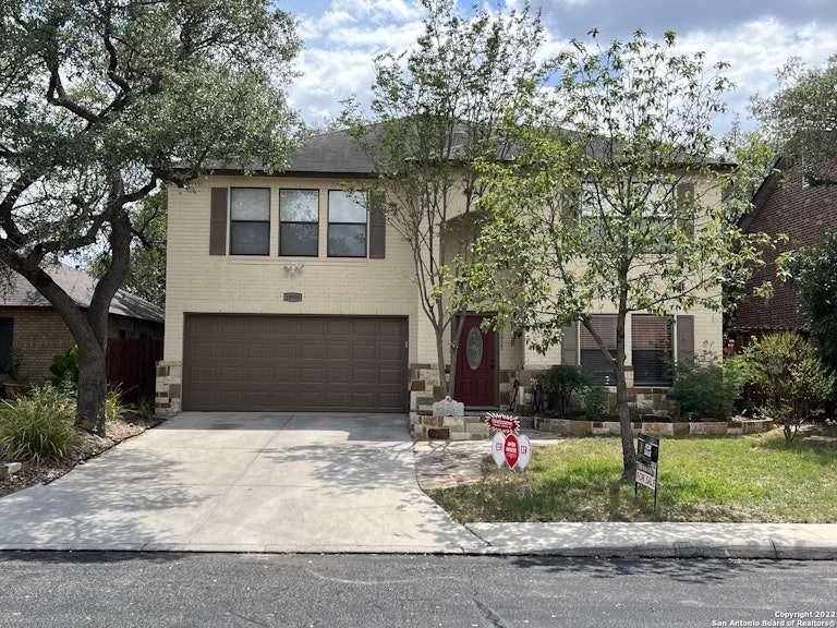 Photo 6 of 51 - 10935 Hamlen Park Dr S, San Antonio, TX 78249
