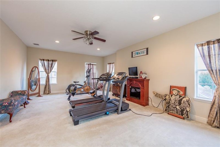 Photo 12 of 25 - 2245 Callaway Ct, Davenport, FL 33837