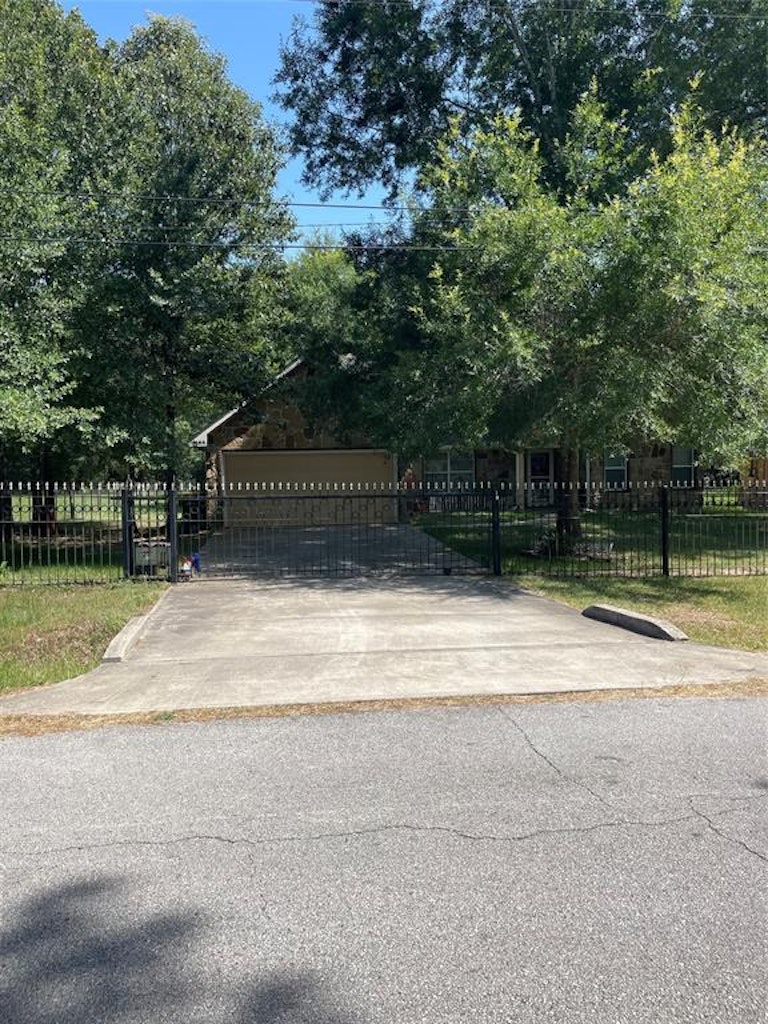 Photo 2 of 16 - 3688 White Oak Dr, Conroe, TX 77301