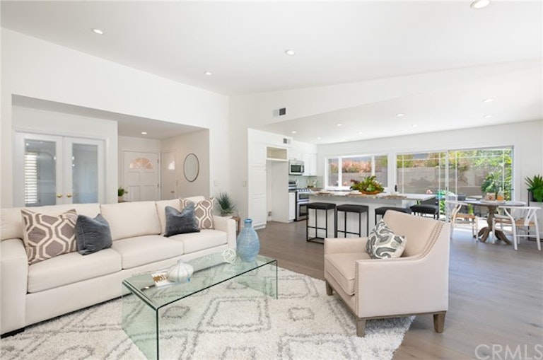 Photo 3 of 29 - 17201 Berlin Ln, Huntington Beach, CA 92649
