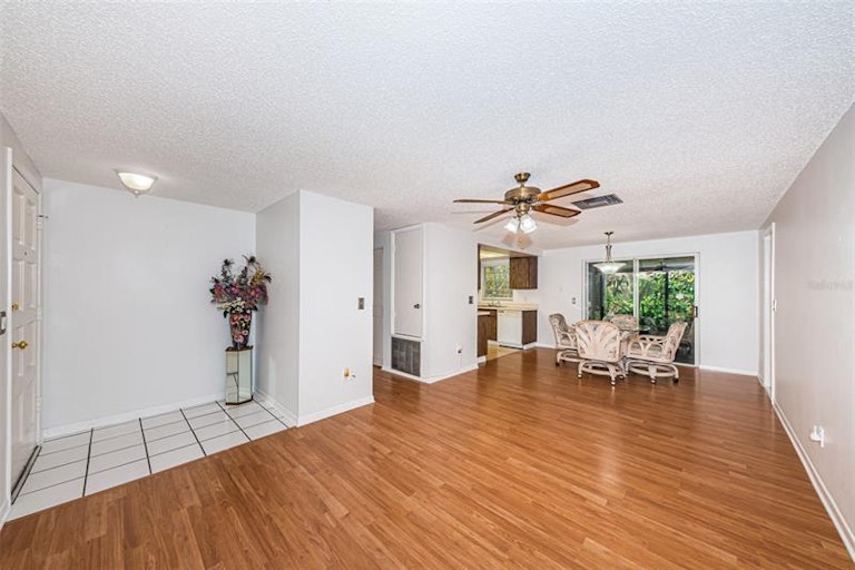 Photo 9 of 41 - 1012 Peninsula Rd, Tarpon Springs, FL 34689