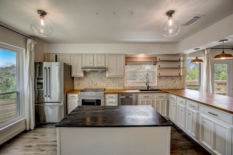 Photo 2 of 50 - 8103 Shiloh Ct, Austin, TX 78745