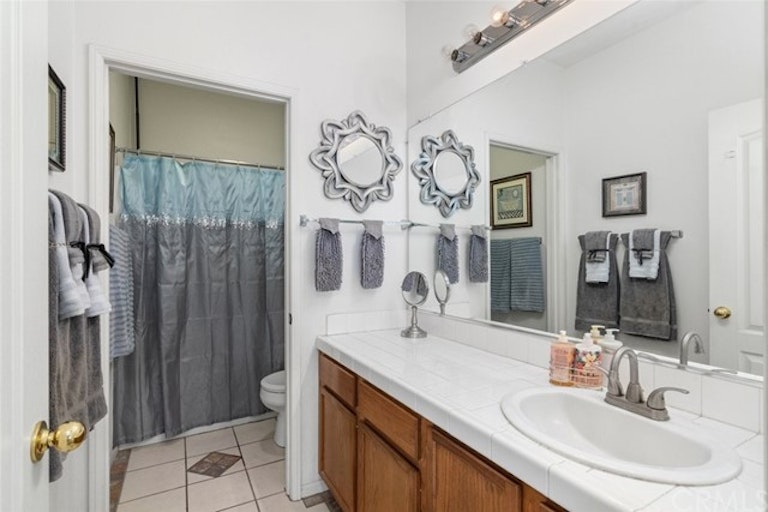 Photo 22 of 39 - 2077 Saint Emilion Ln, San Jacinto, CA 92583