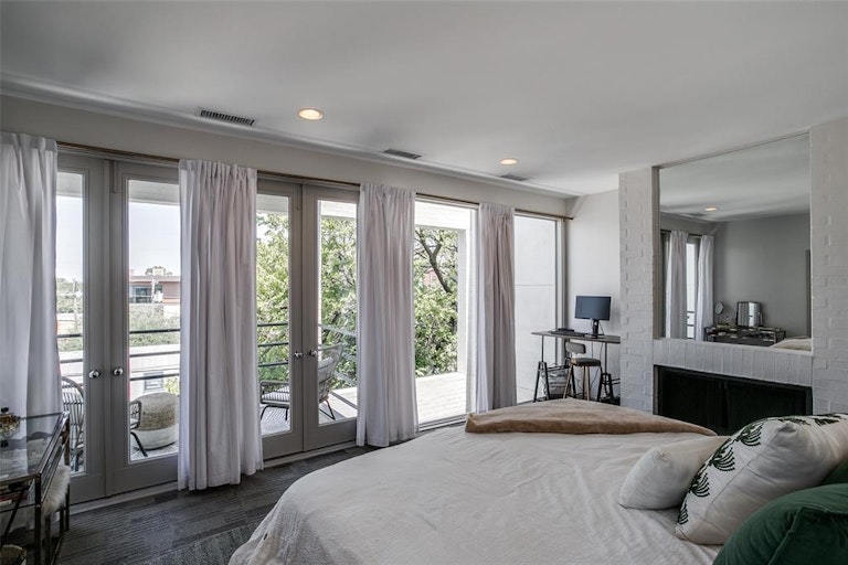 Photo 18 of 25 - 4439 Travis St #105E, Dallas, TX 75205
