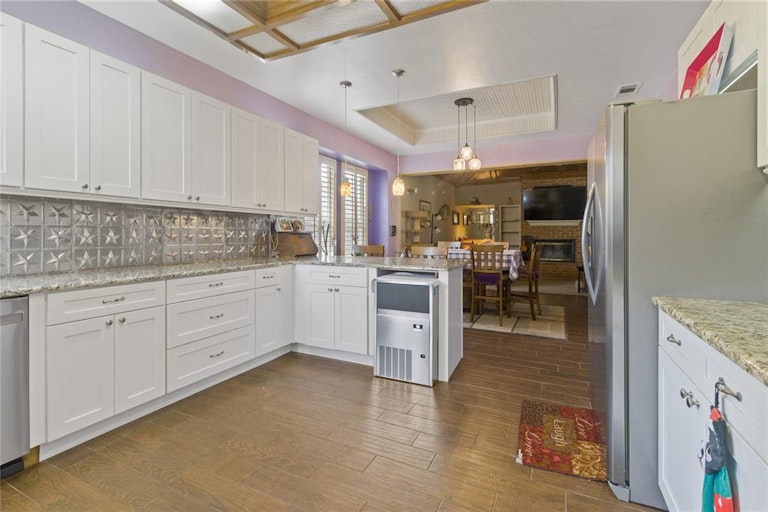 Photo 11 of 36 - 1312 Buxton Dr, Desoto, TX 75115