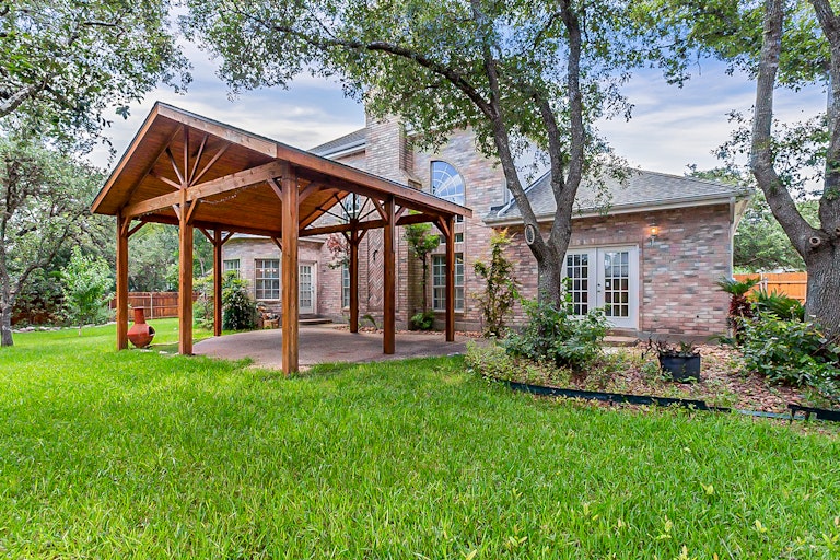 Photo 7 of 25 - 8511 Fairway Trace Dr, Boerne, TX 78015