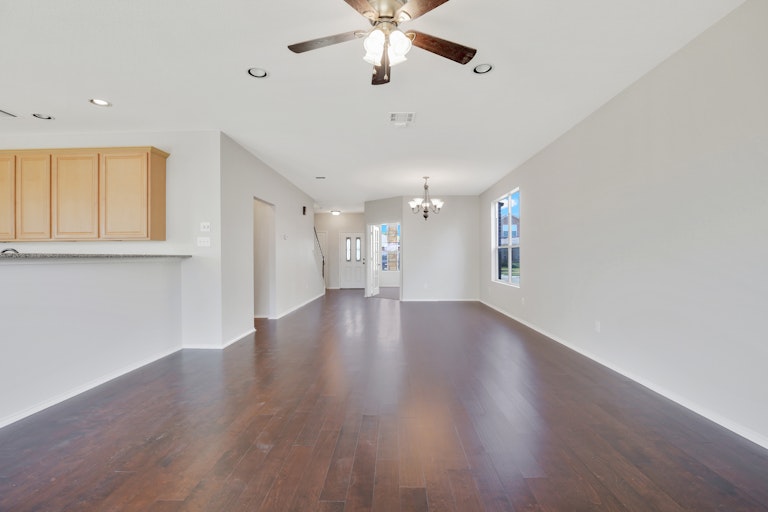 Photo 12 of 38 - 4909 Blue Top Dr, Fort Worth, TX 76179