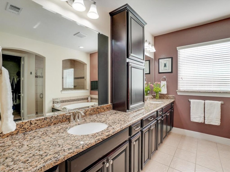 Photo 15 of 40 - 1412 9th St, Argyle, TX 76226