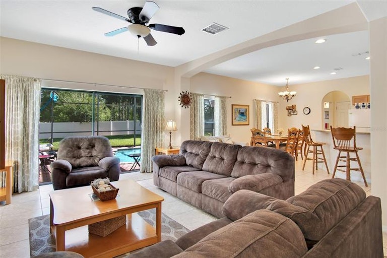 Photo 12 of 33 - 134 Sandy Point Way, Clermont, FL 34714