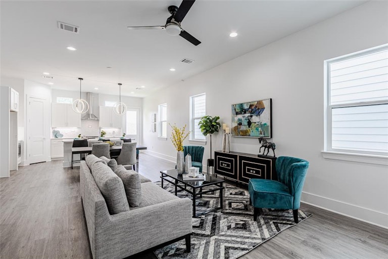 Photo 8 of 33 - 3410 Hardy St, Houston, TX 77009