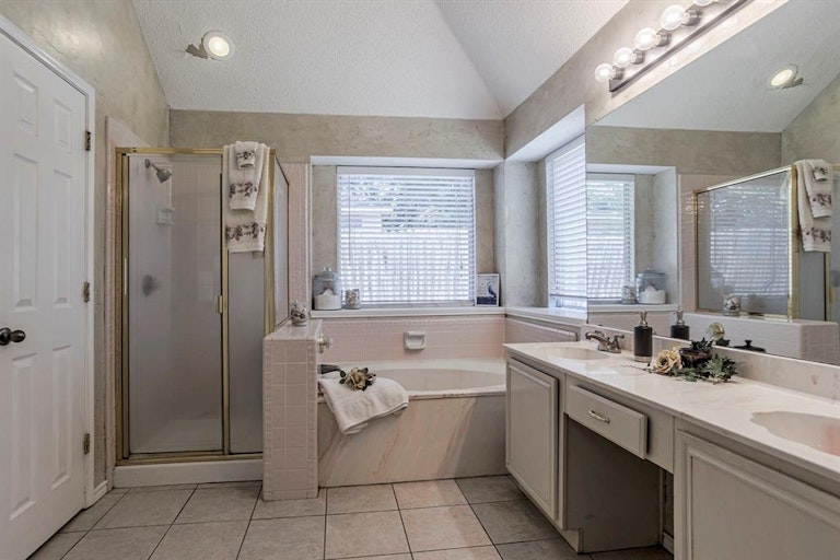 Photo 16 of 26 - 915 Felicia Ln, Arlington, TX 76017