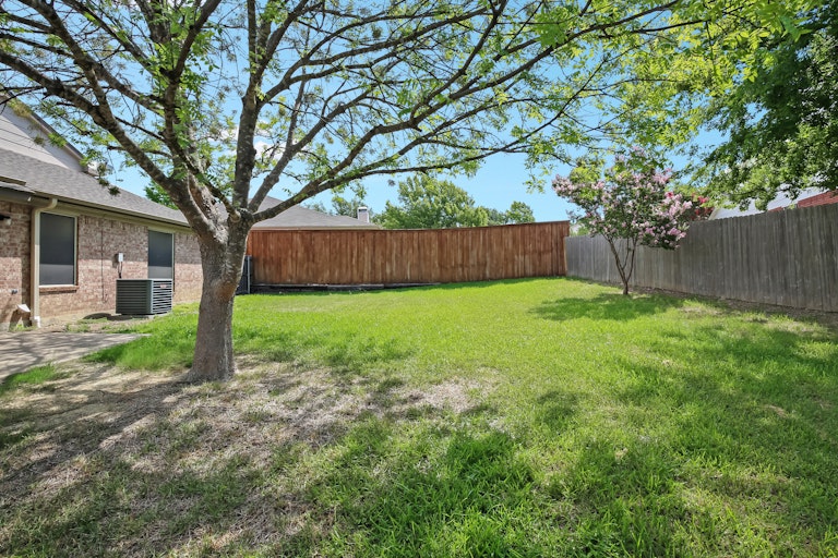 Photo 6 of 25 - 10605 Cobblestone Dr, Benbrook, TX 76126