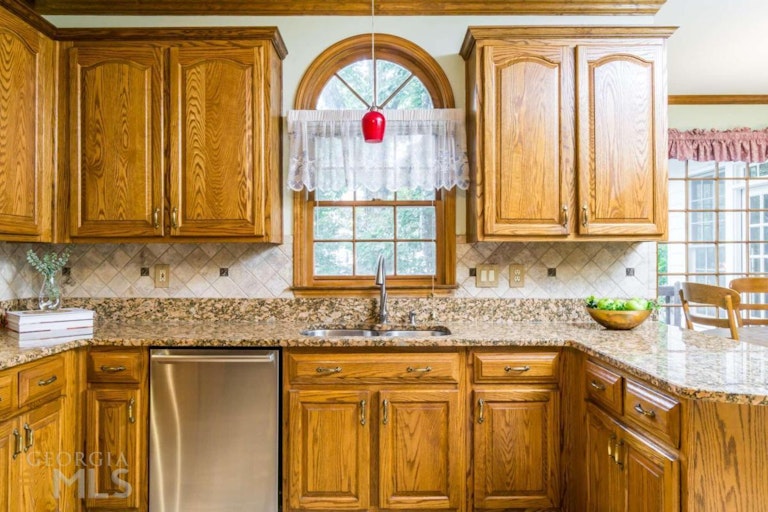 Photo 17 of 35 - 4502 Woodhall Way NE, Roswell, GA 30075