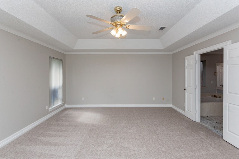 Photo 24 of 29 - 6352 Meadow Lakes Dr, North Richland Hills, TX 76180