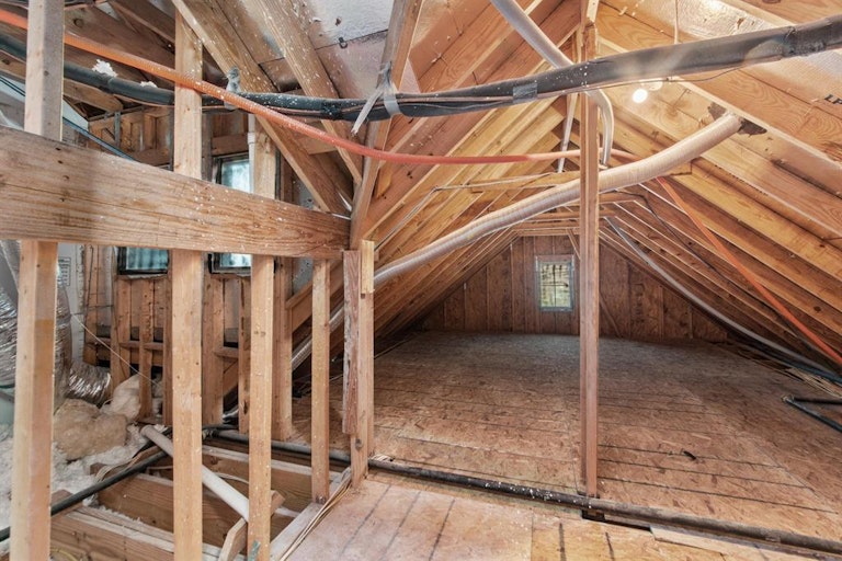 Photo 23 of 38 - 5922 Arcola Meadow Ct, Houston, TX 77059