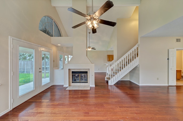 Photo 13 of 29 - 1209 Broken Arrow Trl, Carrollton, TX 75007