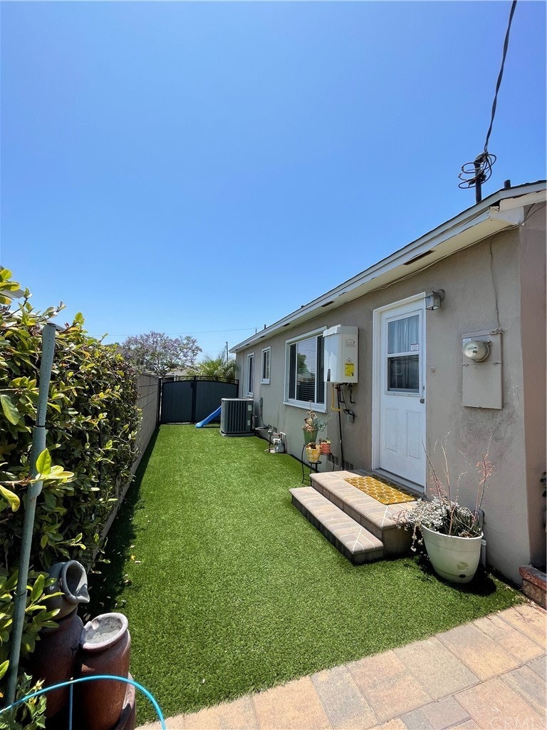 Photo 22 of 51 - 5807 E Monlaco Rd, Long Beach, CA 90808