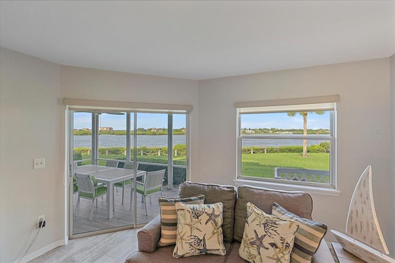 Photo 14 of 44 - 1360 Siesta Bayside Dr #1360-D, Sarasota, FL 34242