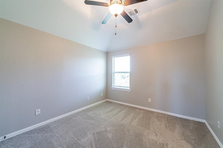 Photo 29 of 43 - 91 Hearthshire Cir, Magnolia, TX 77354