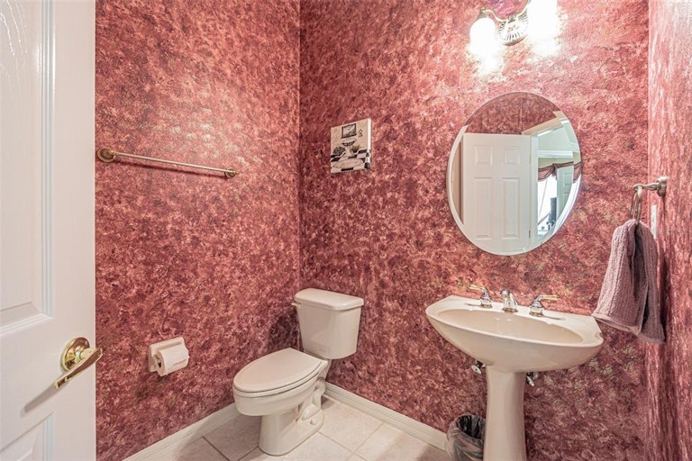 Photo 23 of 36 - 1462 Kensington Woods Dr, Lutz, FL 33549