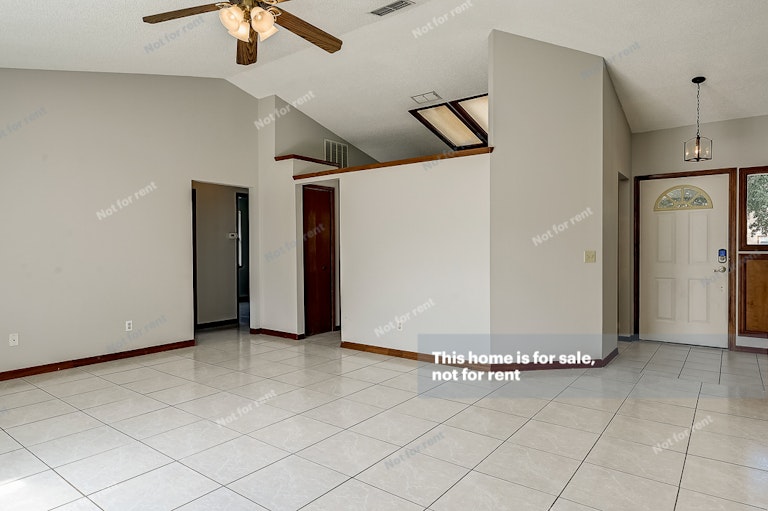 Photo 31 of 32 - 8460 Rockridge Dr, Jacksonville, FL 32244