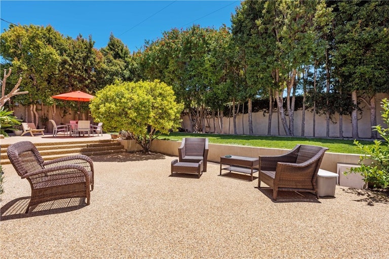 Photo 5 of 32 - 1500 Crestview Ave, Seal Beach, CA 90740