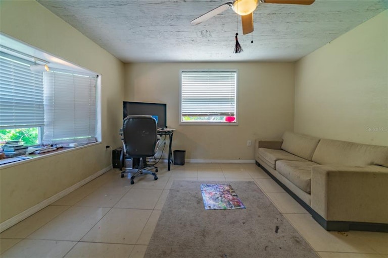 Photo 23 of 51 - 6704 50th Ave N, Saint Petersburg, FL 33709